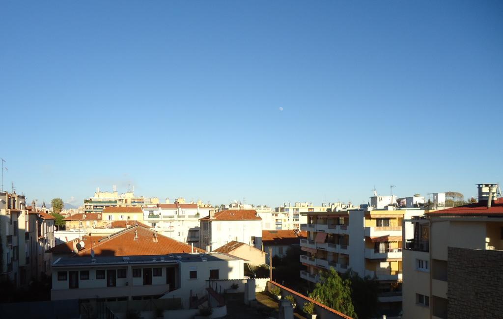Studios A Golfe Juan Номер фото